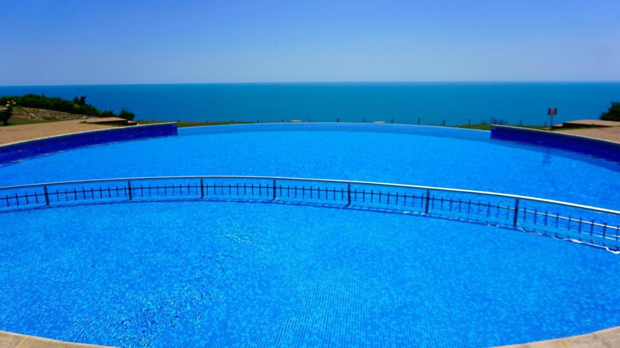 Морски Апартаменти Джулай Морнинг - July Morning Sea View Apartments 카바르나 외부 사진