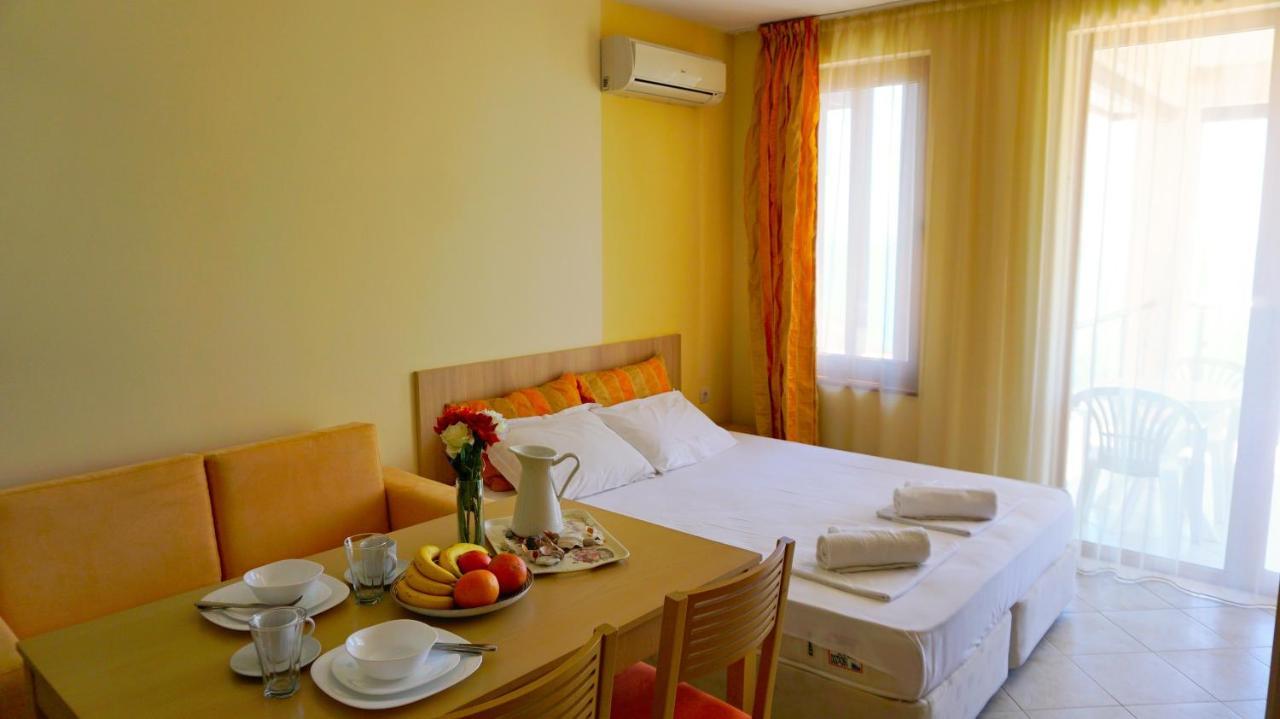 Морски Апартаменти Джулай Морнинг - July Morning Sea View Apartments 카바르나 외부 사진