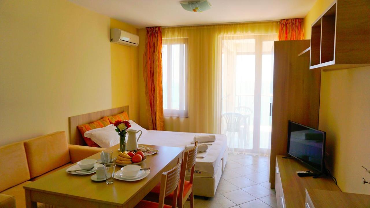 Морски Апартаменти Джулай Морнинг - July Morning Sea View Apartments 카바르나 외부 사진