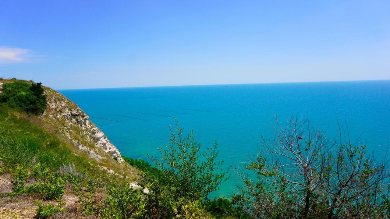 Морски Апартаменти Джулай Морнинг - July Morning Sea View Apartments 카바르나 외부 사진