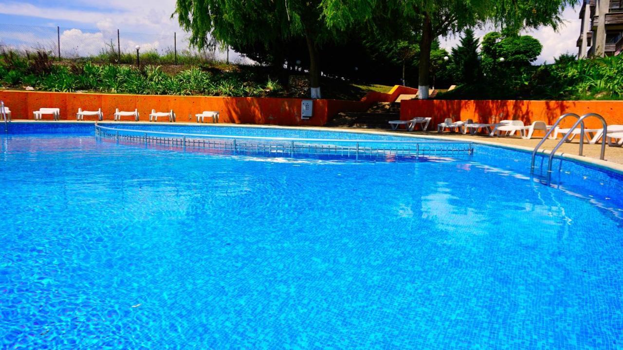 Морски Апартаменти Джулай Морнинг - July Morning Sea View Apartments 카바르나 외부 사진