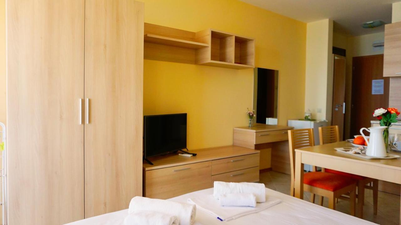 Морски Апартаменти Джулай Морнинг - July Morning Sea View Apartments 카바르나 외부 사진