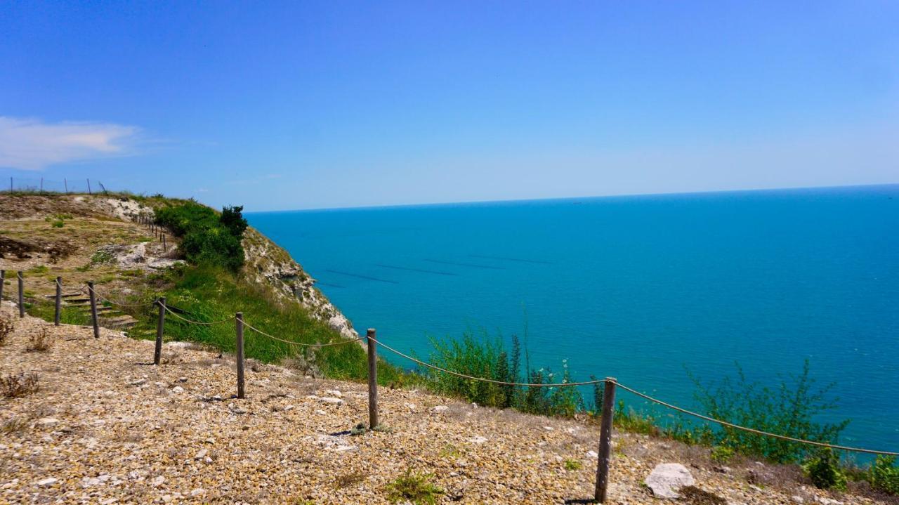 Морски Апартаменти Джулай Морнинг - July Morning Sea View Apartments 카바르나 외부 사진