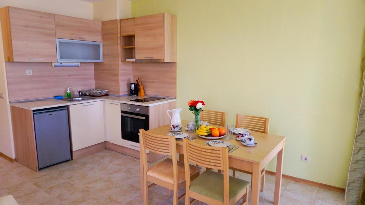 Морски Апартаменти Джулай Морнинг - July Morning Sea View Apartments 카바르나 외부 사진