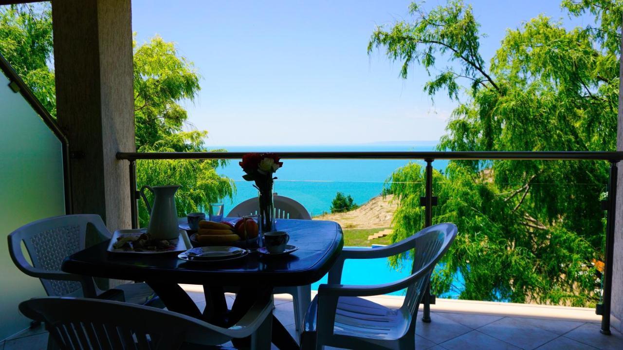 Морски Апартаменти Джулай Морнинг - July Morning Sea View Apartments 카바르나 외부 사진
